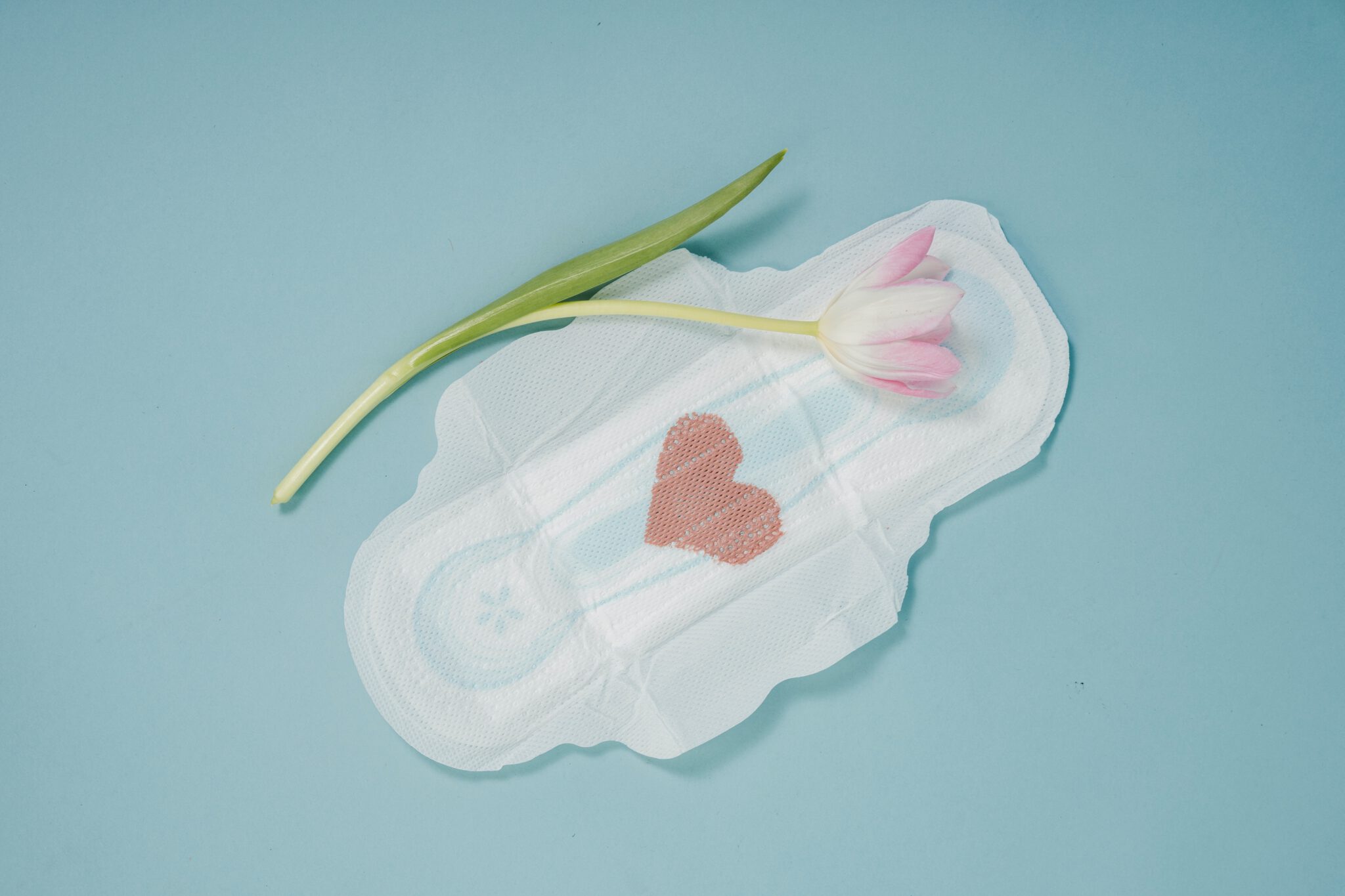 Je dochters eerste menstruatie. Hoe bereid je haar voor? Maandverband