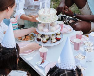 Kinderen vermaken op een bruiloft